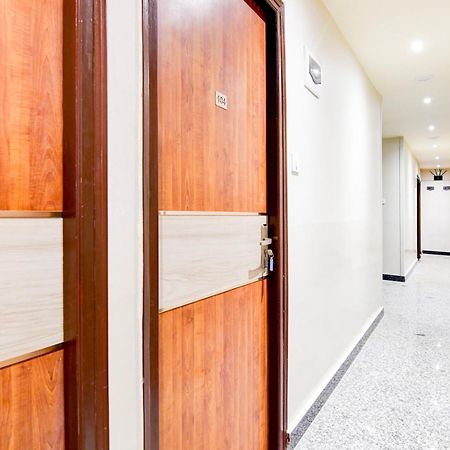 Super Townhouse Kaikhali Near Airport Kolkata Bagian luar foto