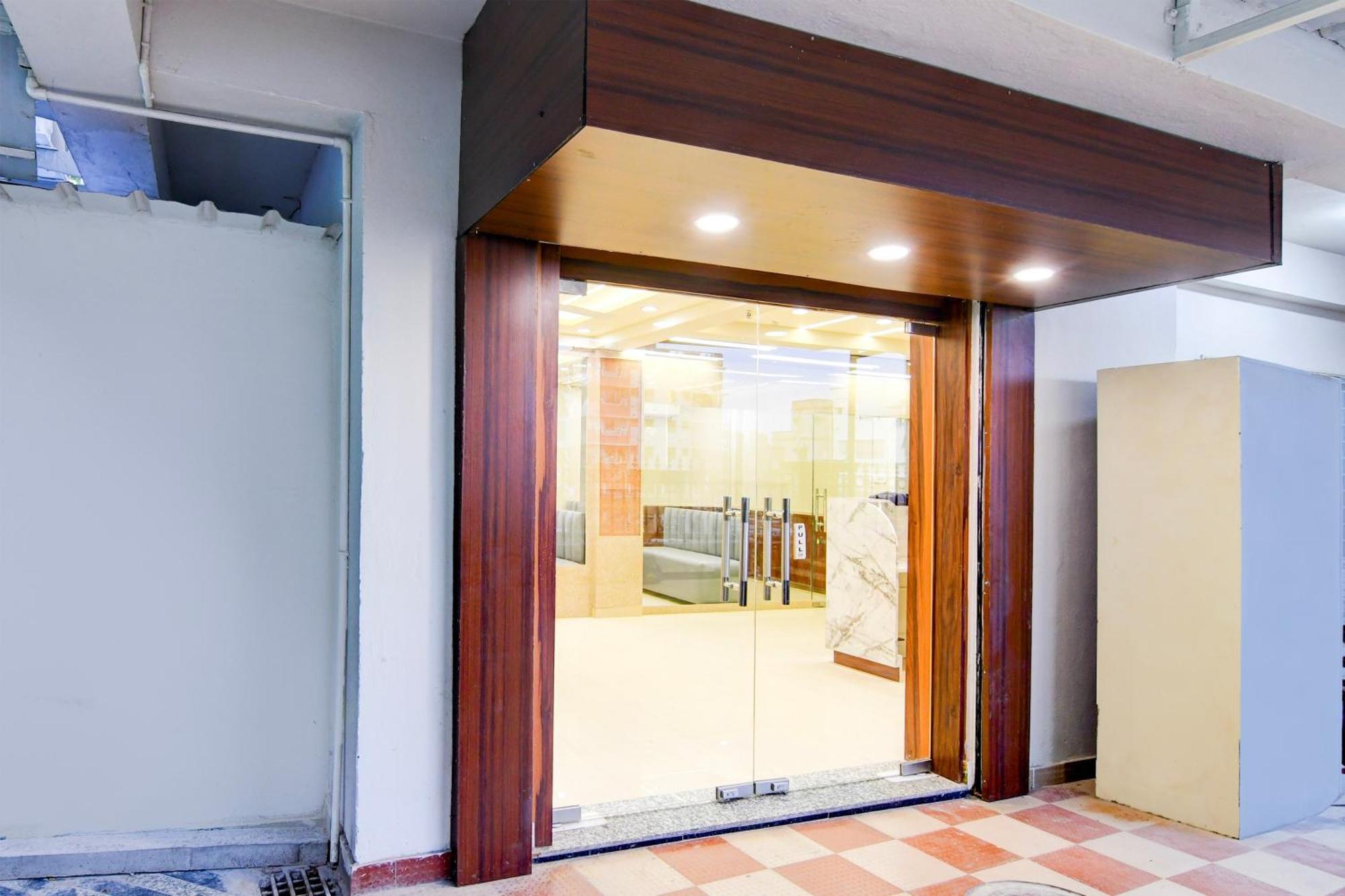 Super Townhouse Kaikhali Near Airport Kolkata Bagian luar foto