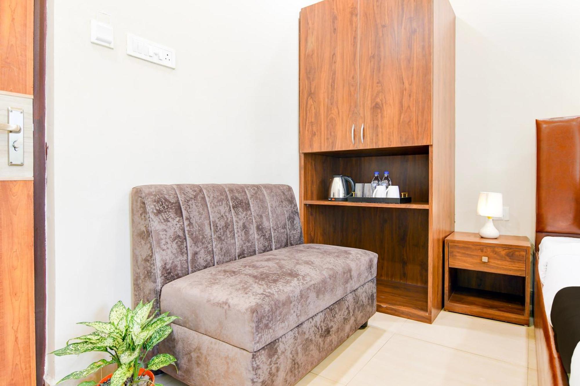 Super Townhouse Kaikhali Near Airport Kolkata Bagian luar foto