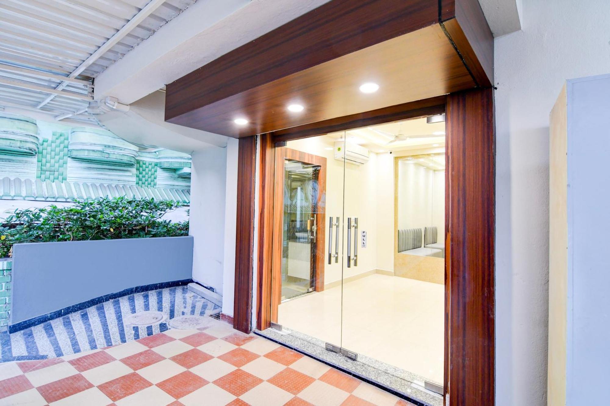 Super Townhouse Kaikhali Near Airport Kolkata Bagian luar foto