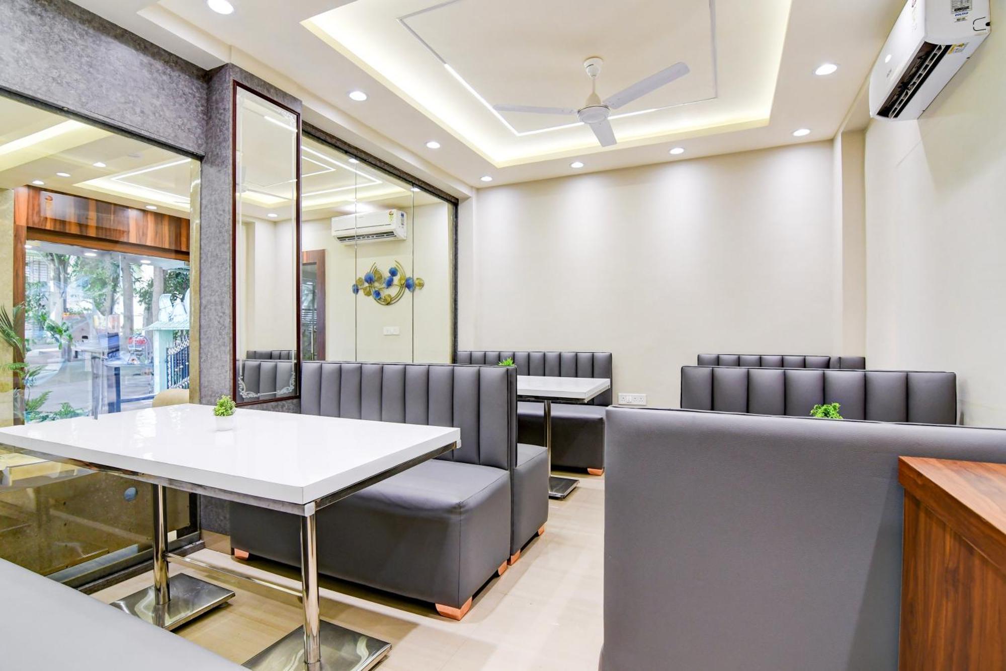 Super Townhouse Kaikhali Near Airport Kolkata Bagian luar foto
