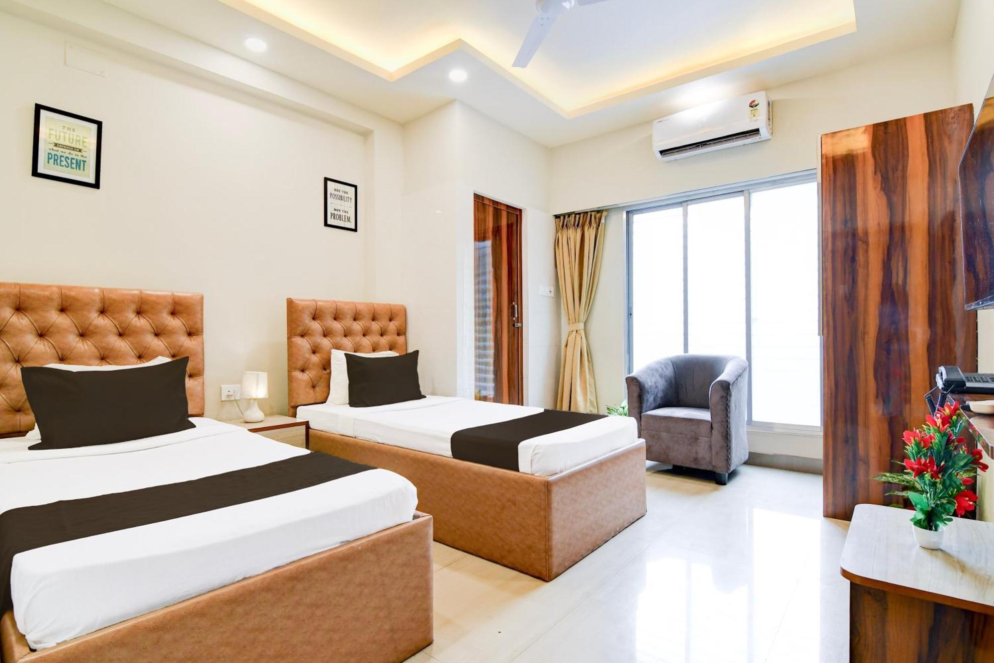 Super Townhouse Kaikhali Near Airport Kolkata Bagian luar foto