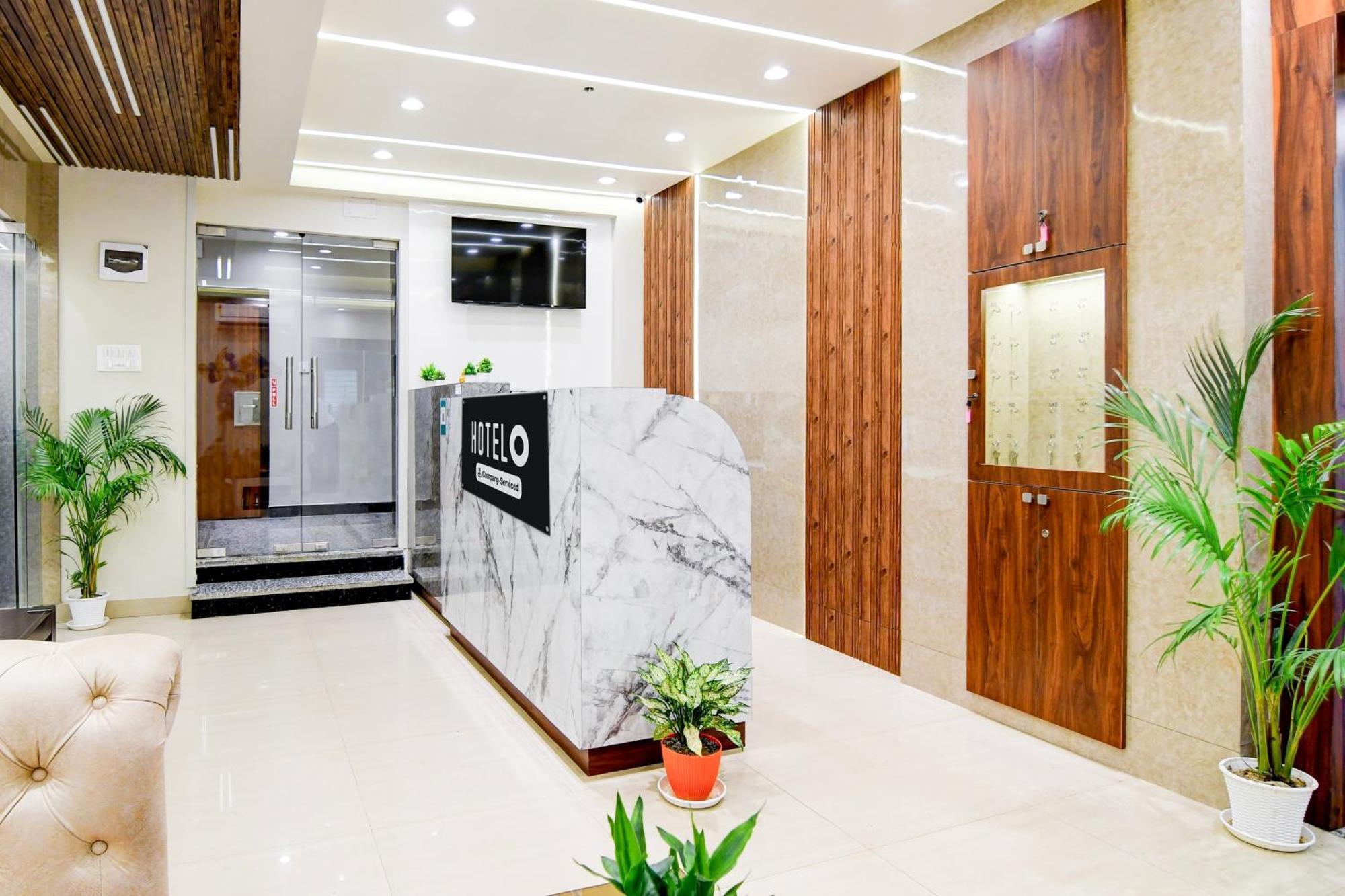 Super Townhouse Kaikhali Near Airport Kolkata Bagian luar foto