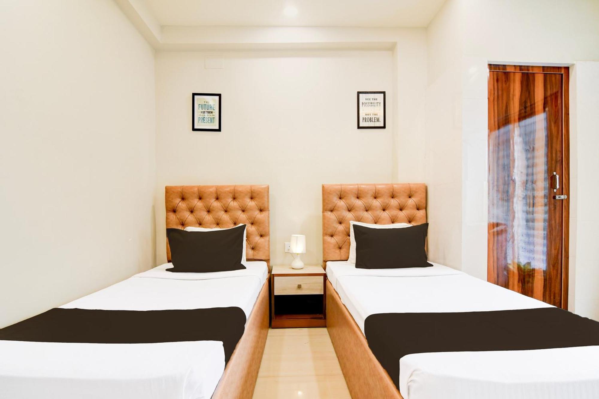 Super Townhouse Kaikhali Near Airport Kolkata Bagian luar foto