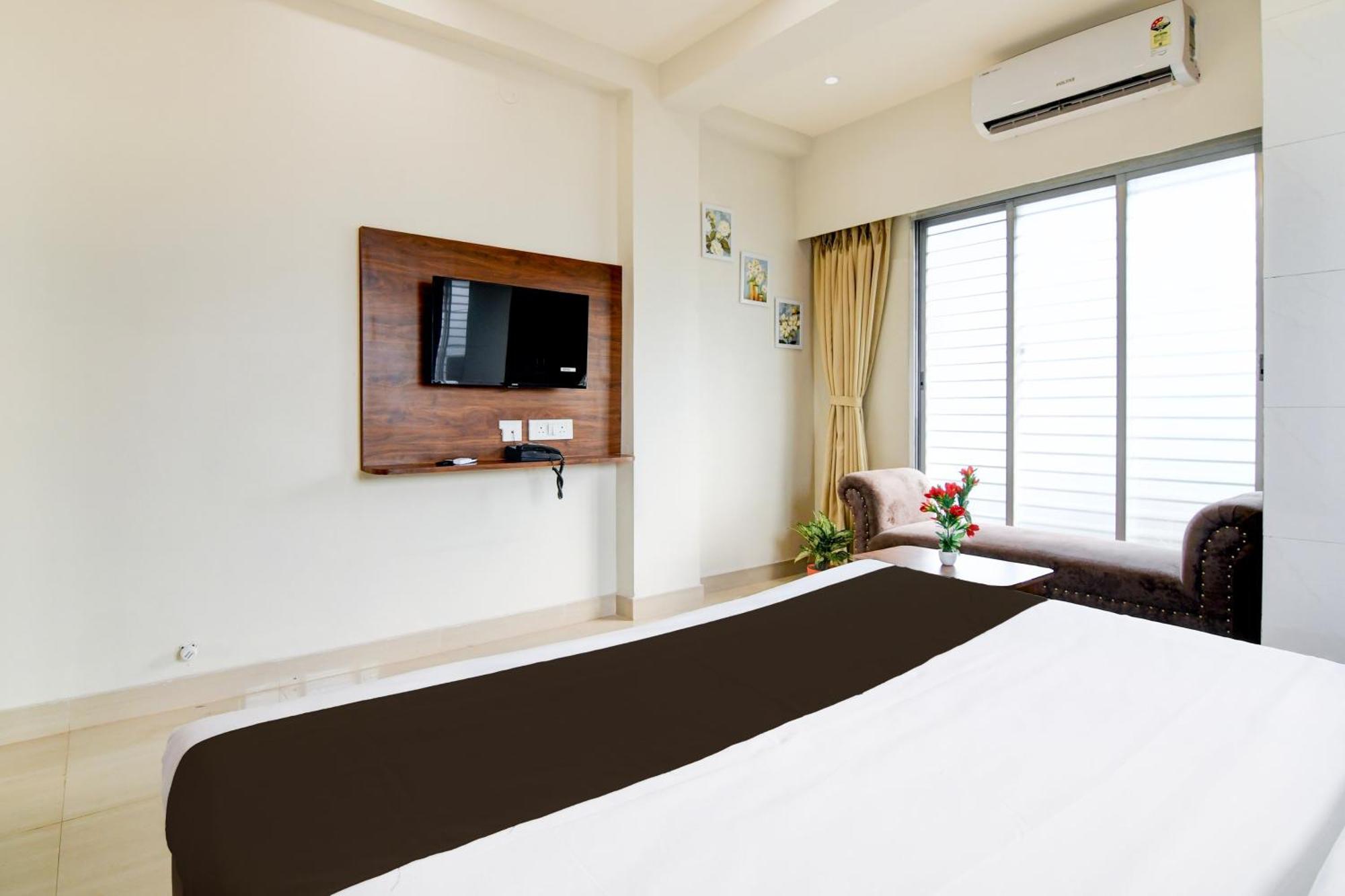 Super Townhouse Kaikhali Near Airport Kolkata Bagian luar foto
